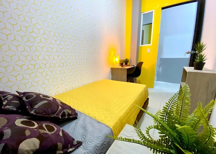 Roomies Hostel - Santa Maria La Ribera