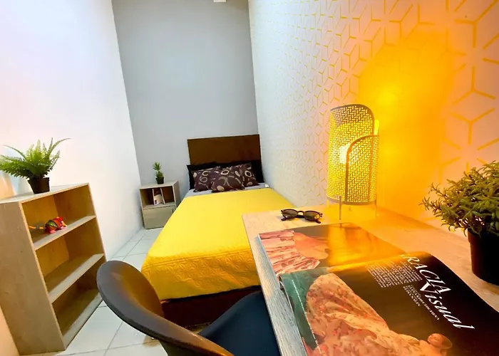 Roomies Hostel - Santa Maria La Ribera